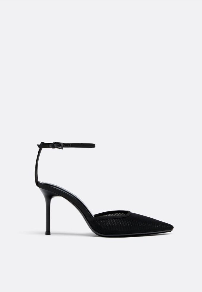 Sapatos de salto alto em malha