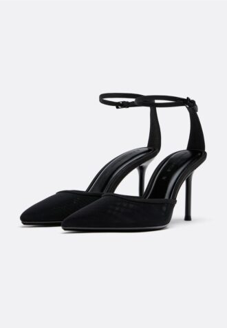 Sapatos de salto alto em malha
