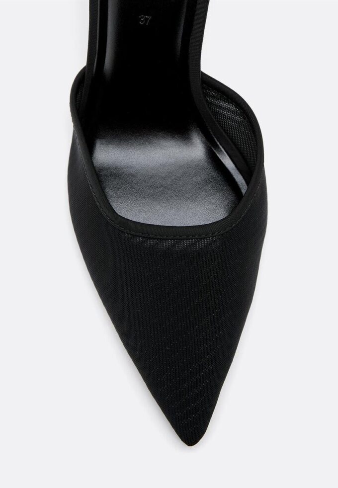 Sapatos de salto alto em malha