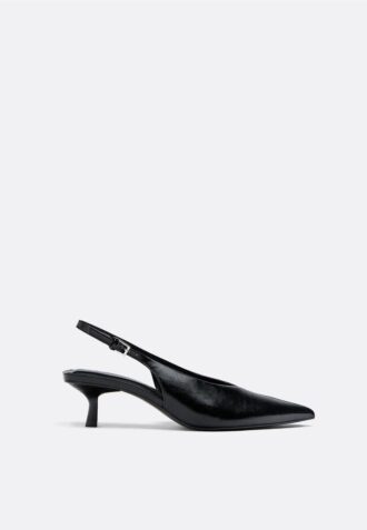 Sapatos de salto baixo com decote em V