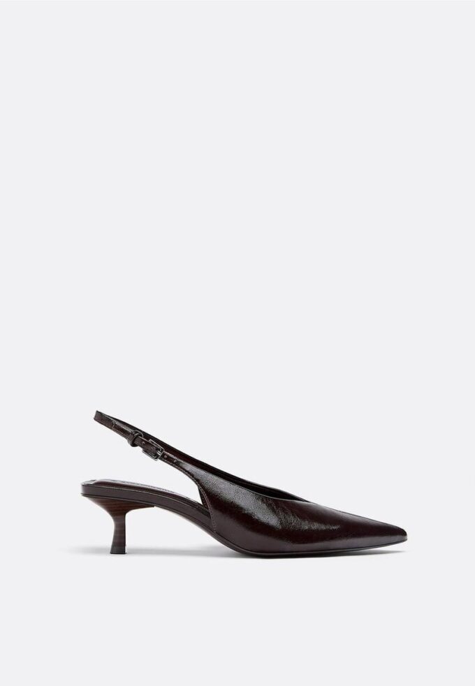 Sapatos de salto baixo com decote em V Sapatos de salto baixo com decote em V