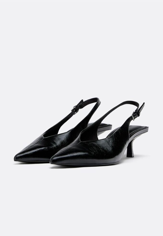 Sapatos de salto baixo com decote em V Sapatos de salto baixo com decote em V