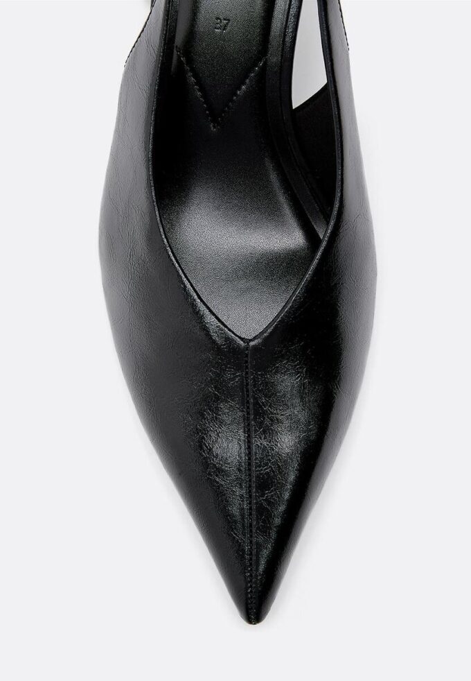 Sapatos de salto baixo com decote em V Sapatos de salto baixo com decote em V