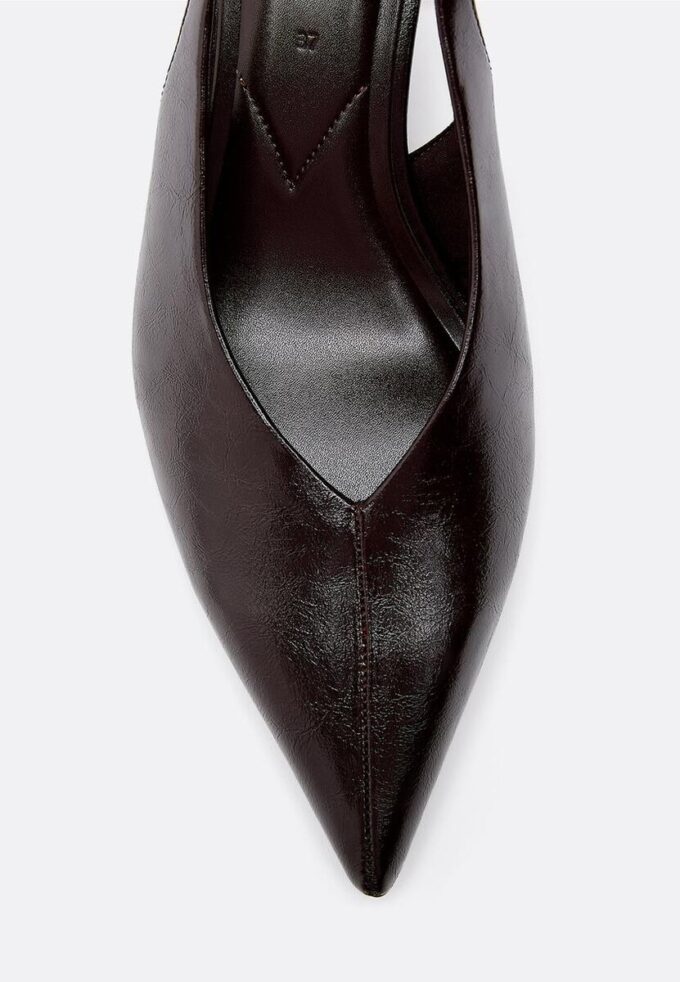 Sapatos de salto baixo com decote em V Sapatos de salto baixo com decote em V