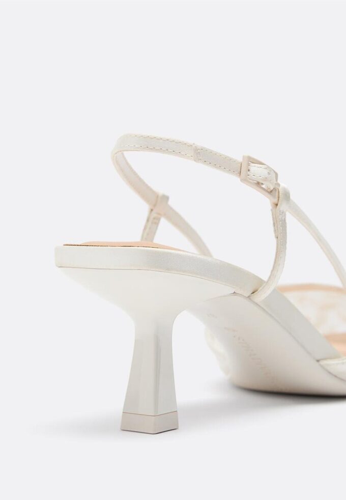 Sapatos de salto baixo com malha e strass Sapatos de salto baixo com malha e strass