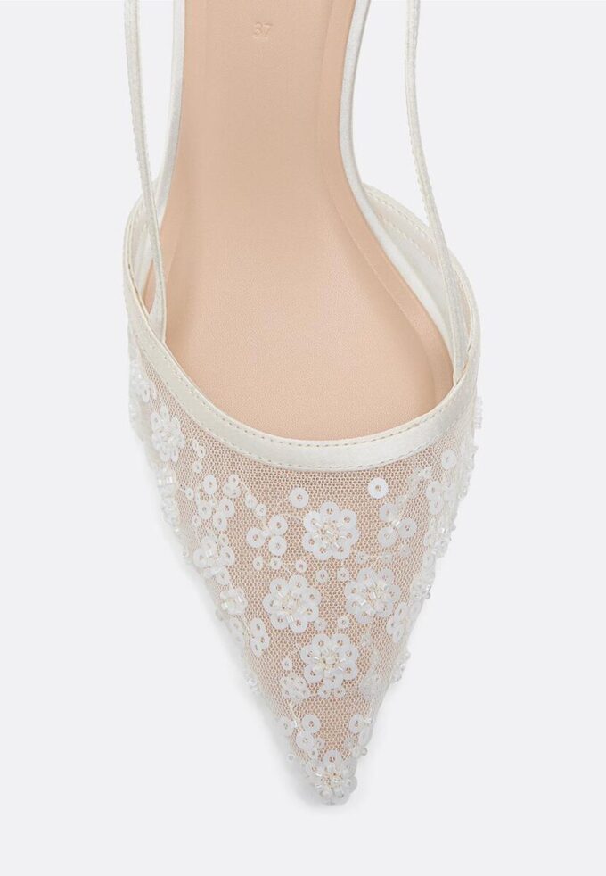 Sapatos de salto baixo com malha e strass Sapatos de salto baixo com malha e strass
