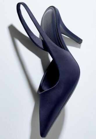 Sapatos de salto com efeito acetinado