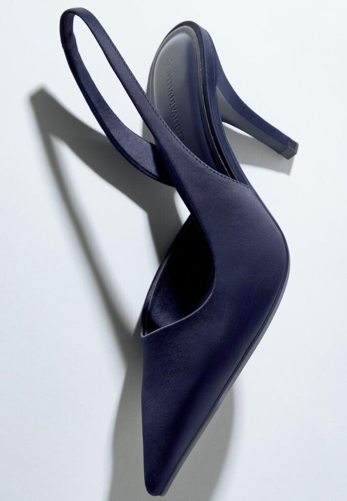 Sapatos de salto com efeito acetinado
