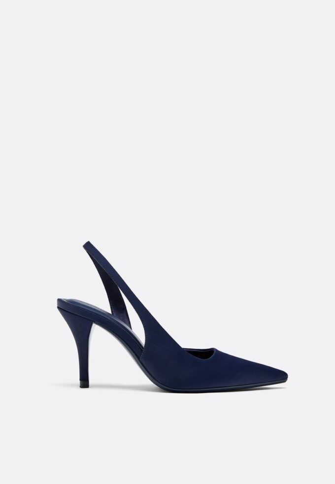 Sapatos de salto com efeito acetinado