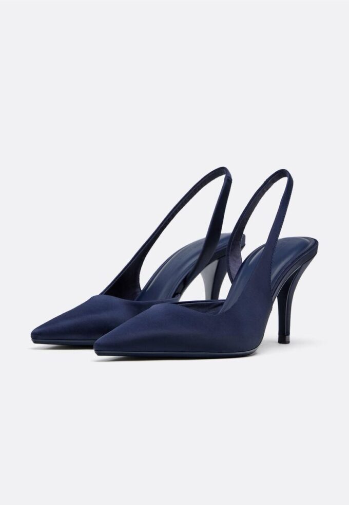 Sapatos de salto com efeito acetinado