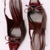 Sapatos de salto com laço