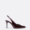 Sapatos de salto com laço