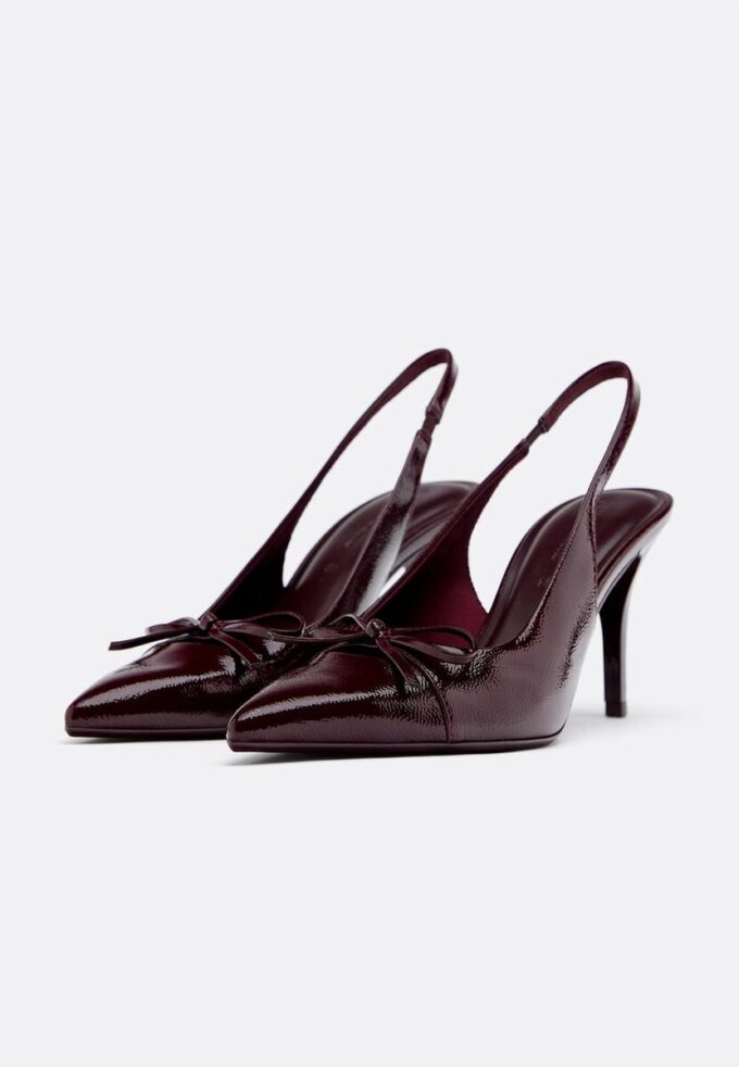 Sapatos de salto com laço