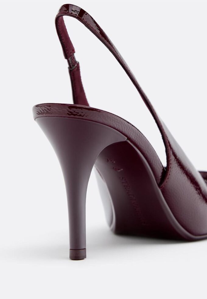 Sapatos de salto com laço