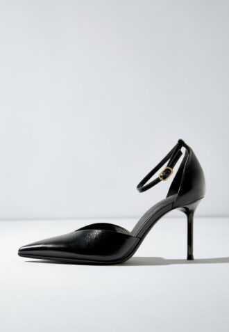 Sapatos de salto em pele
