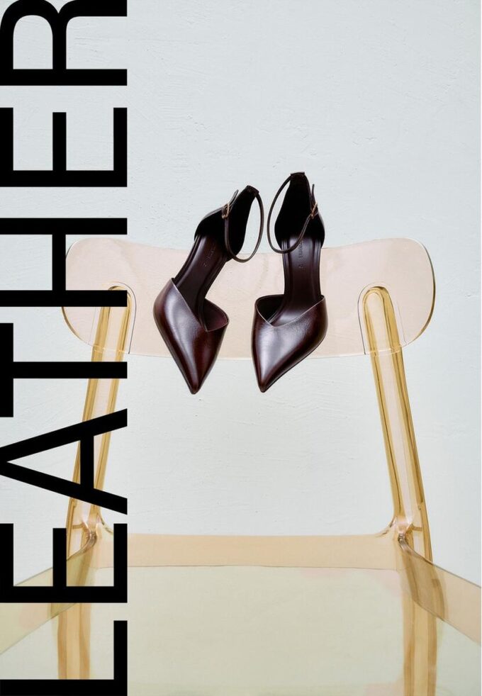 Sapatos de salto em pele