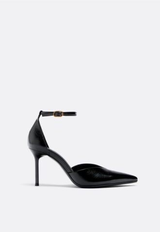 Sapatos de salto em pele