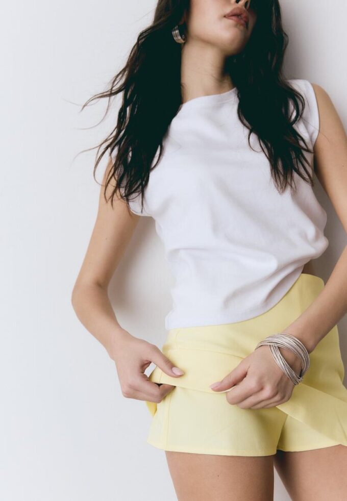 Skort com fenda lateral Skort com fenda lateral