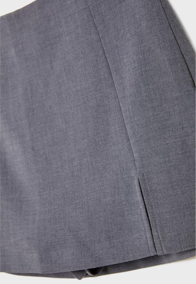 Skort com fenda lateral Skort com fenda lateral