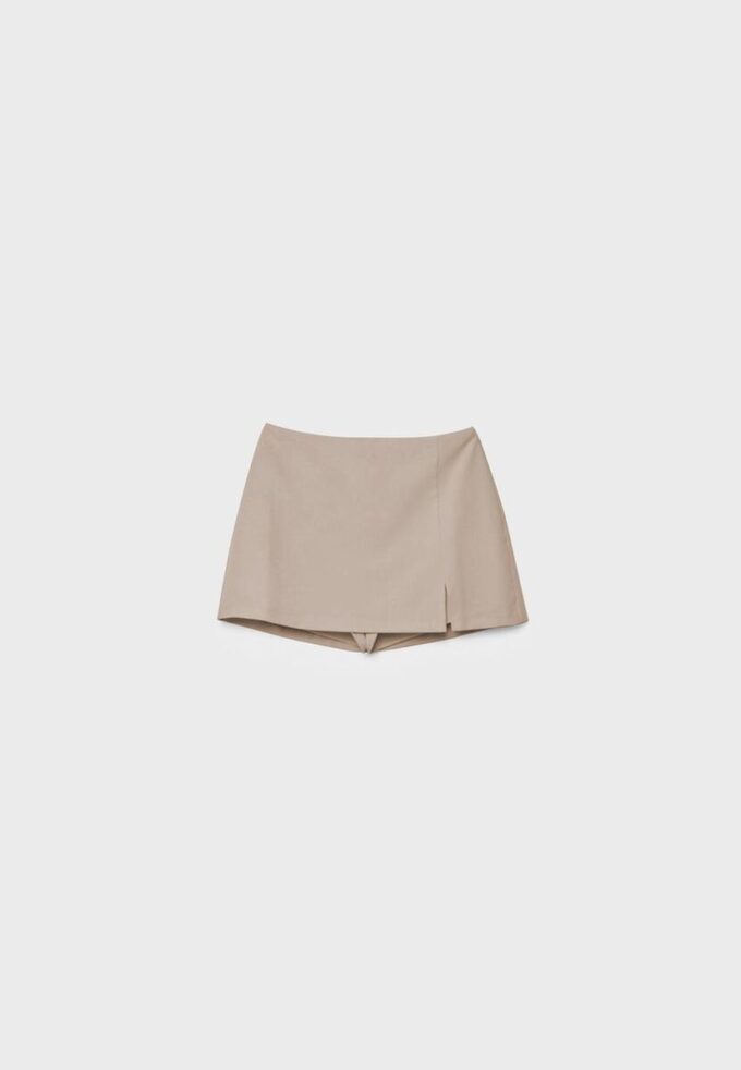 Skort com fenda lateral Skort com fenda lateral
