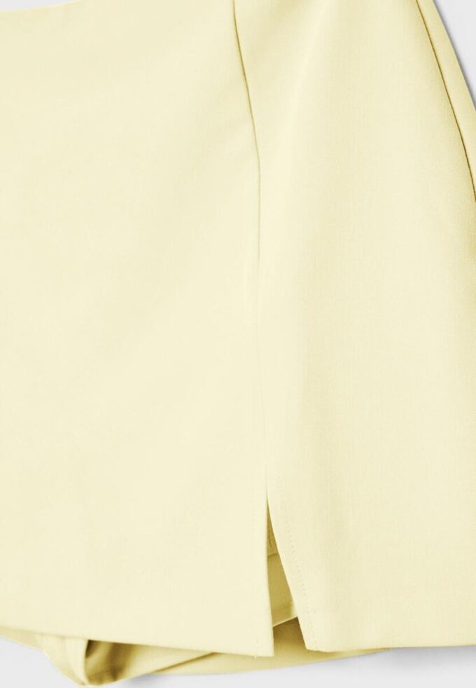 Skort com fenda lateral Skort com fenda lateral
