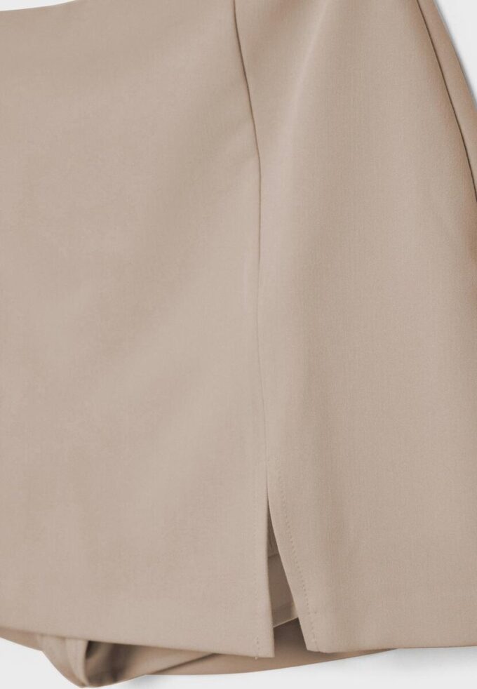 Skort com fenda lateral Skort com fenda lateral