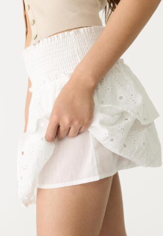 Skort esvoaçante com bordados