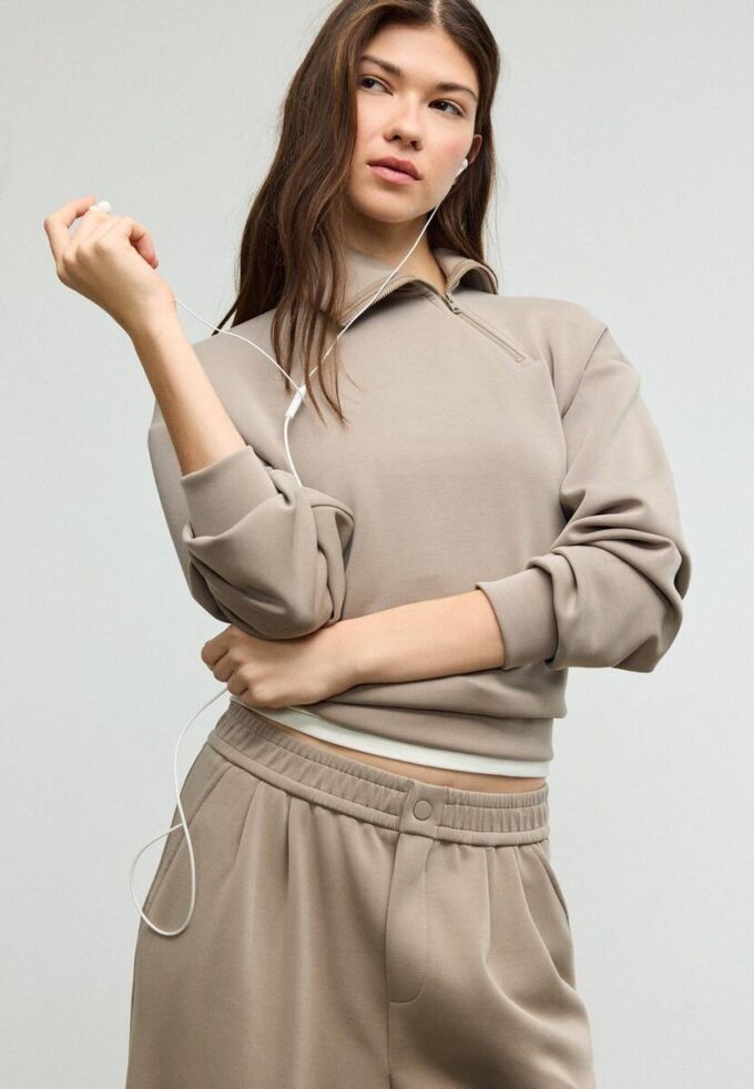 Sweatshirt de toque suave com fecho lateral Sweatshirt de toque suave com fecho lateral