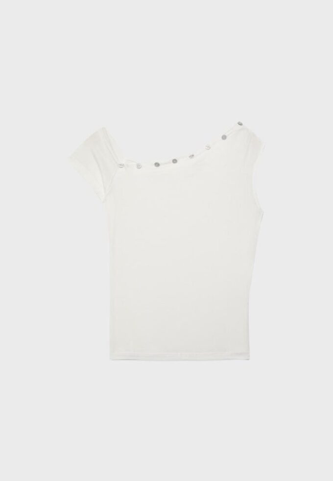 T-shirt assimétrica com botões T-shirt assimétrica com botões