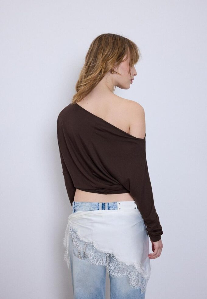 T-shirt assimétrica em modal T-shirt assimétrica em modal