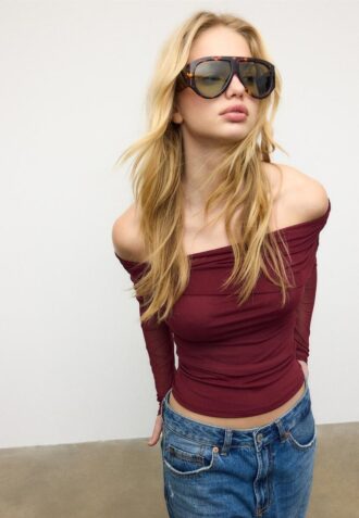 T-shirt assimétrica em tule