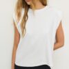 T-shirt básica com ombreiras T-shirt básica com ombreiras