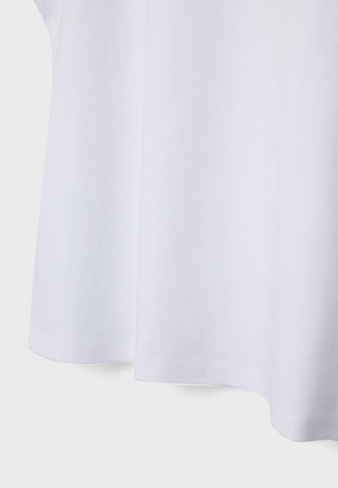 T-shirt básica com ombreiras T-shirt básica com ombreiras