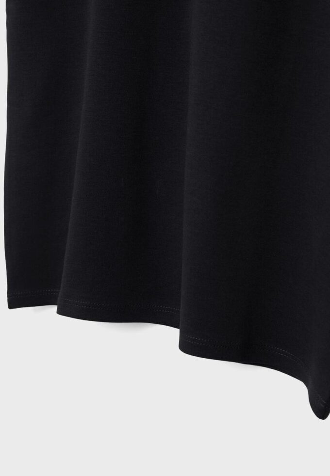 T-shirt básica com ombreiras T-shirt básica com ombreiras