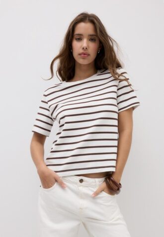 T-shirt básica de corte regular, com riscas e tecido pesado