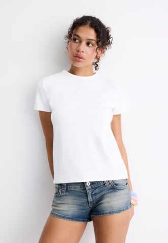 T-shirt básica de corte regular com toque suave
