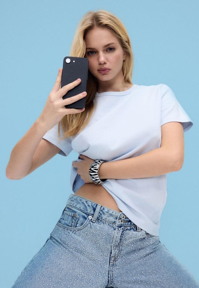 T-shirt básica de corte regular com toque suave T-shirt básica de corte regular com toque suave