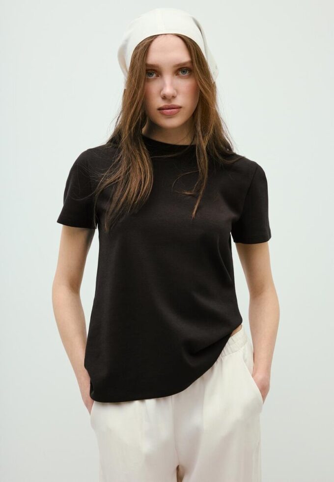 T-shirt básica de corte regular com toque suave T-shirt básica de corte regular com toque suave