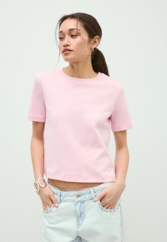 T-shirt básica de corte regular e tecido pesado