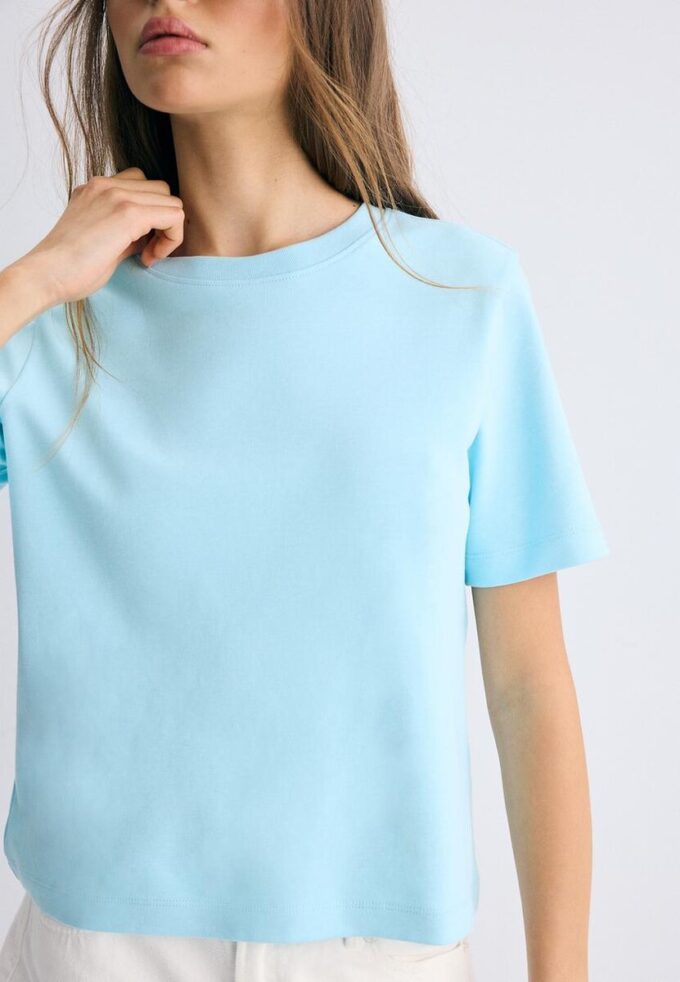 T-shirt básica de corte regular e tecido pesado T-shirt básica de corte regular e tecido pesado