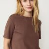 T-shirt básica de corte regular e tecido pesado