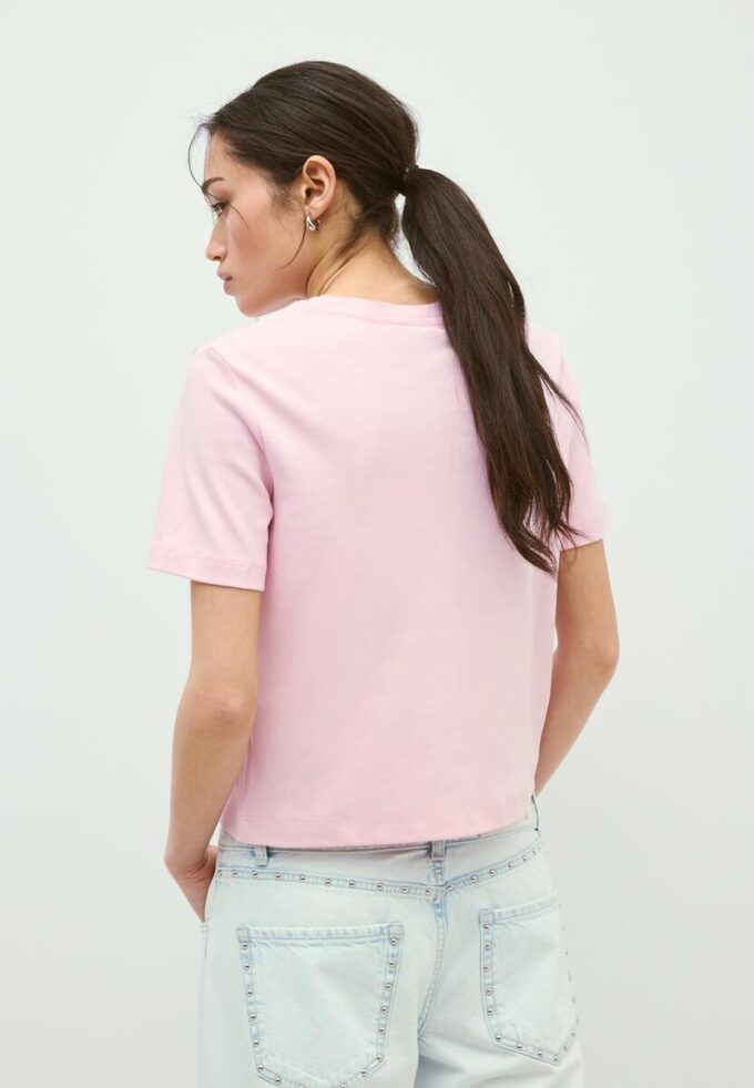 T-shirt básica de corte regular e tecido pesado