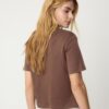 T-shirt básica de corte regular e tecido pesado