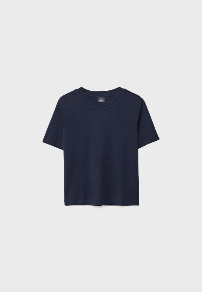 T-shirt básica de corte regular e tecido pesado T-shirt básica de corte regular e tecido pesado