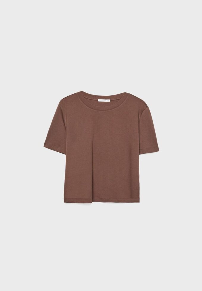 T-shirt básica de corte regular e tecido pesado