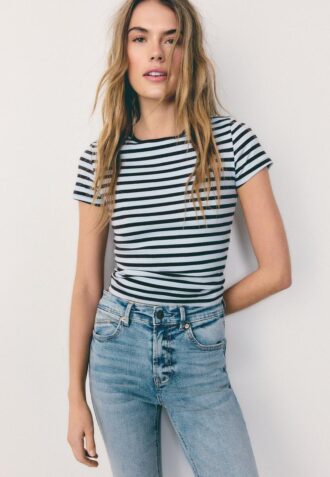 T-shirt básica de riscas com corte justo