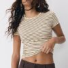 T-shirt básica de riscas com corte justo T-shirt básica de riscas com corte justo