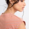 T-shirt básica às riscas com mangas curtas