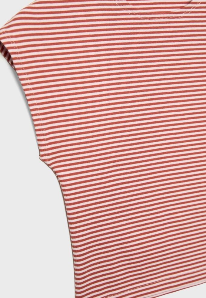 T-shirt básica às riscas com mangas curtas