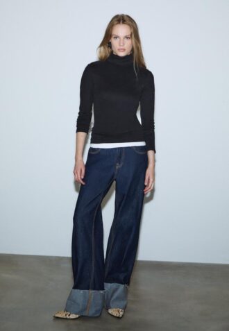 T-shirt básico de gola alta